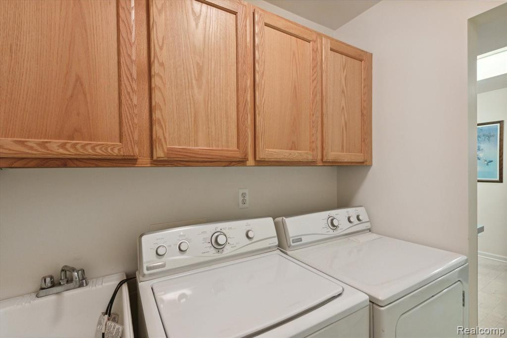 566 FIELDSTONE Circle N, Chelsea, MI 48118 — Photo 33
