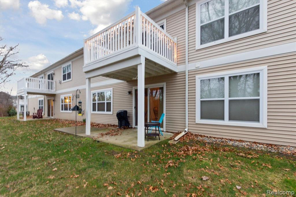 566 FIELDSTONE Circle N, Chelsea, MI 48118 — Photo 35