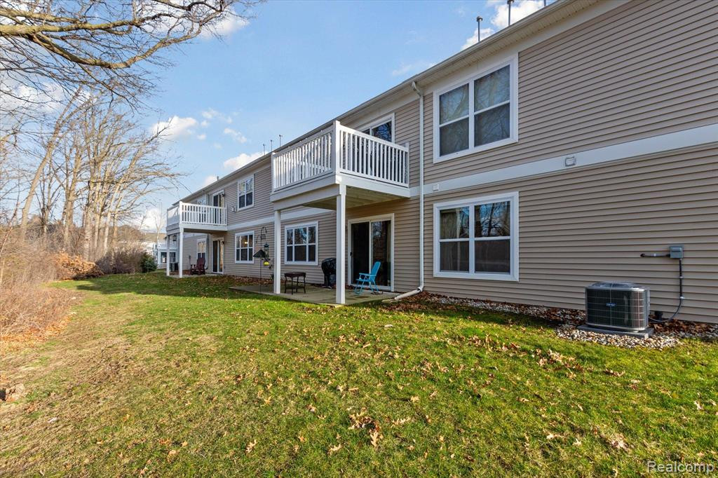 566 FIELDSTONE Circle N, Chelsea, MI 48118 — Photo 38