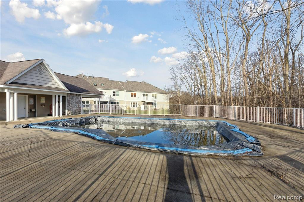 566 FIELDSTONE Circle N, Chelsea, MI 48118 — Photo 46