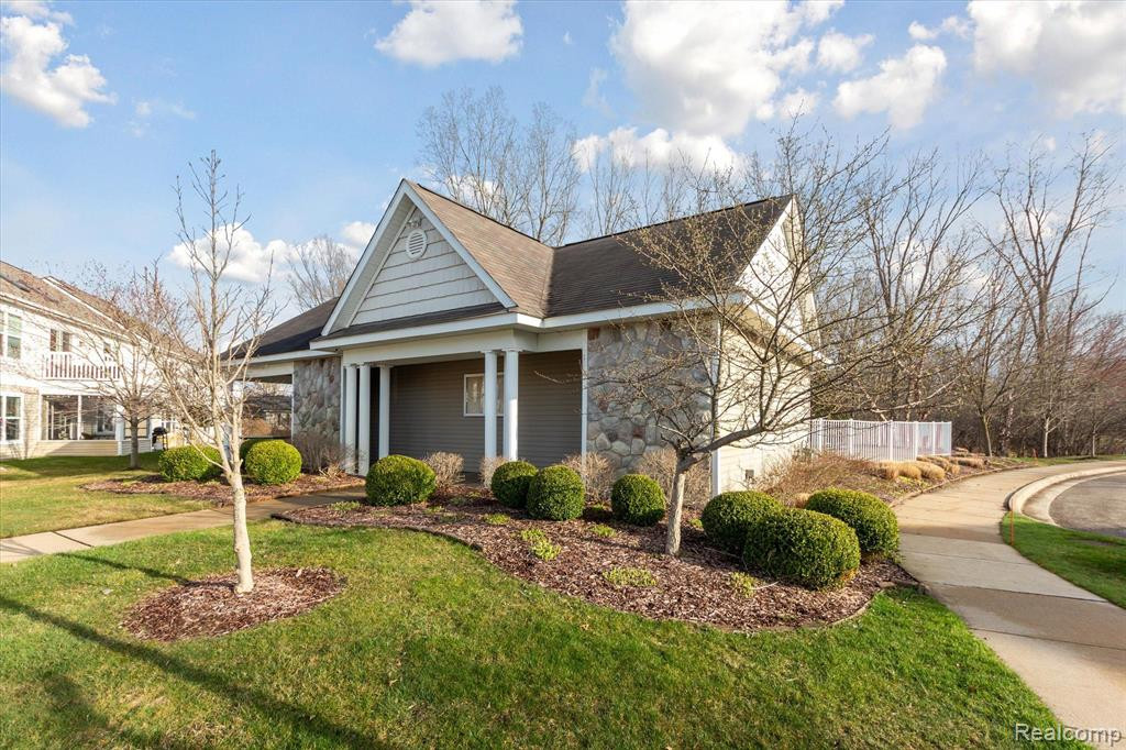 566 FIELDSTONE Circle N, Chelsea, MI 48118 — Photo 48