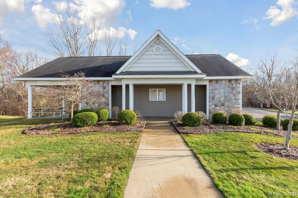 566 FIELDSTONE Circle N, Chelsea, MI 48118 — Photo 49