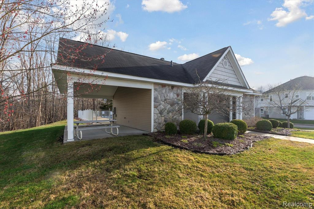566 FIELDSTONE Circle N, Chelsea, MI 48118 — Photo 50