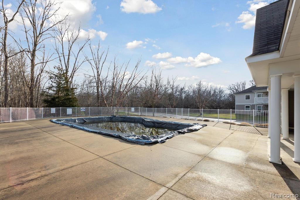 566 FIELDSTONE Circle N, Chelsea, MI 48118 — Photo 51