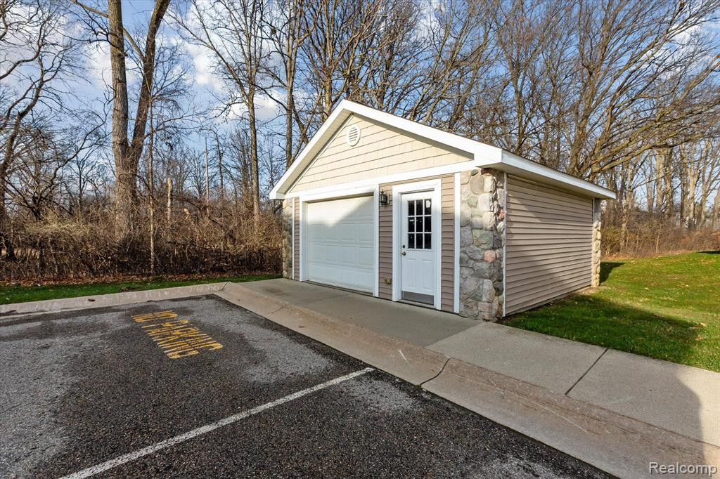 566 FIELDSTONE Circle N, Chelsea, MI 48118 — Photo 52