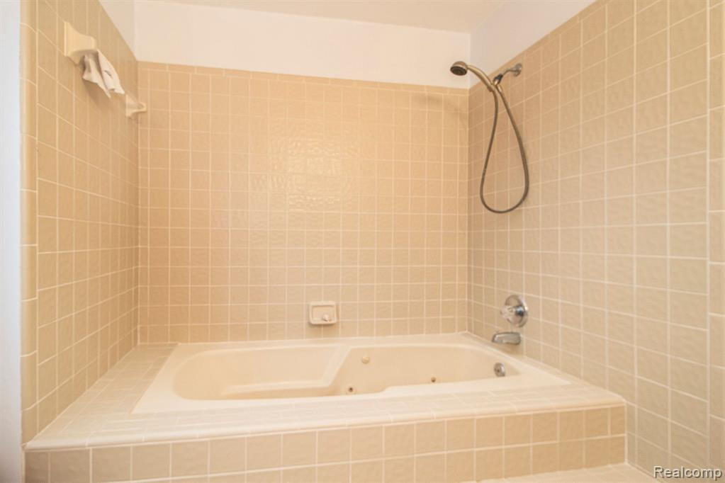22070 RIVER RIDGE Trail, Farmington Hills, MI 48335 — Photo 13