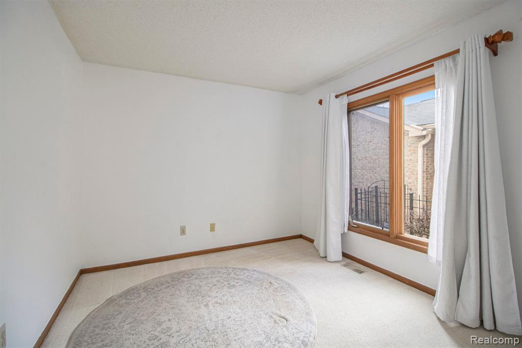 22070 RIVER RIDGE Trail, Farmington Hills, MI 48335 — Photo 14