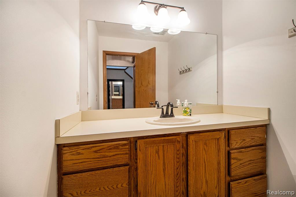 22070 RIVER RIDGE Trail, Farmington Hills, MI 48335 — Photo 17