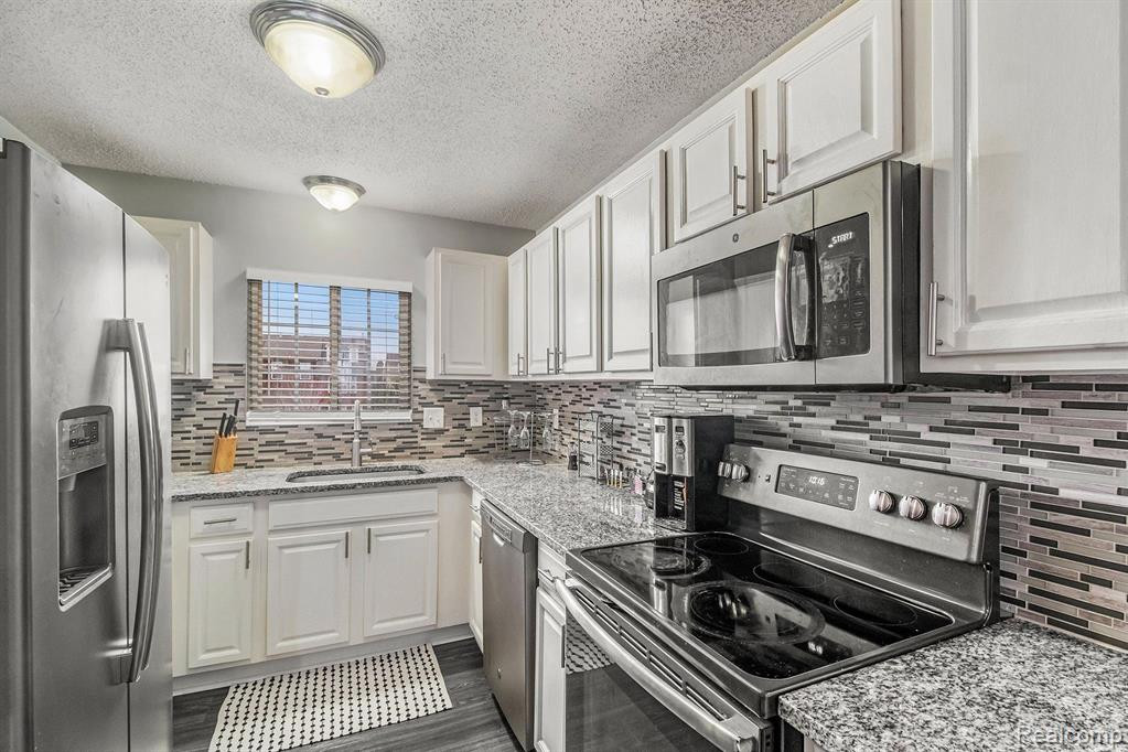 23405 Grayson Drive, Southfield, MI 48075 — Photo 9