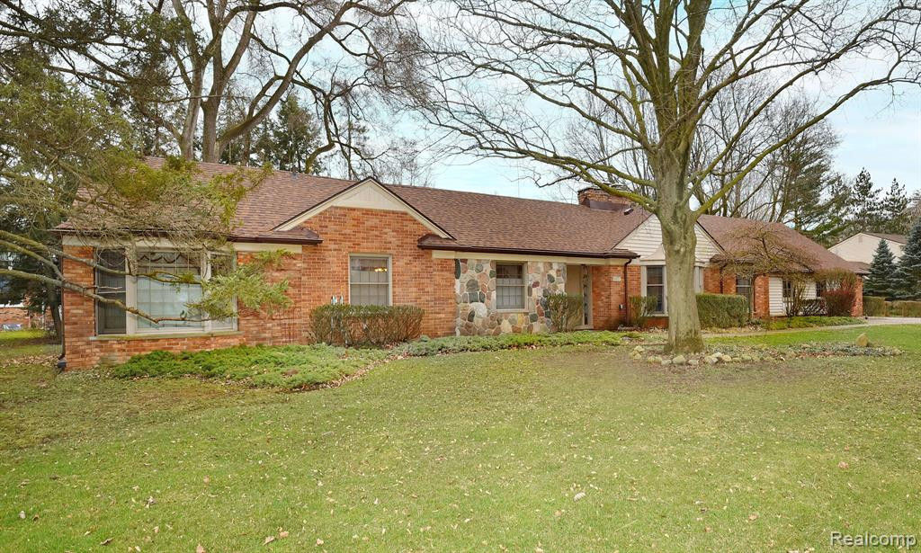 4837 Kew Court, Bloomfield Hills, MI 48301 — front exterior