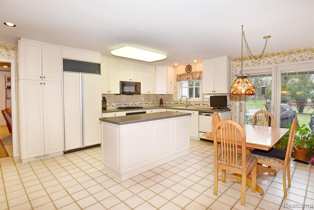 4837 Kew Court, Bloomfield Hills, MI 48301 — Photo 7