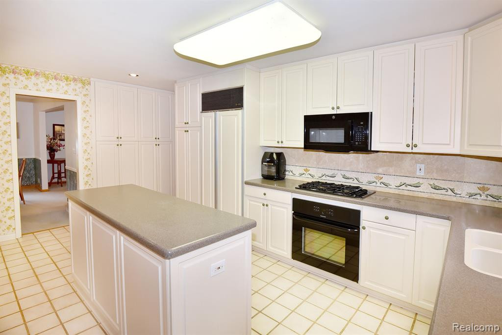 4837 Kew Court, Bloomfield Hills, MI 48301 — Photo 8