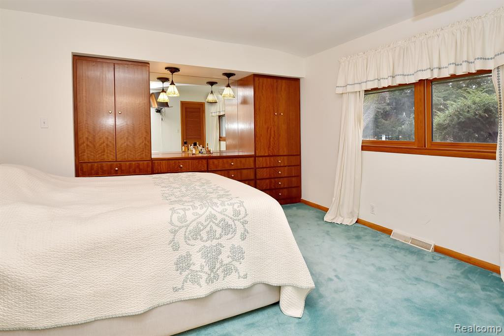 4837 Kew Court, Bloomfield Hills, MI 48301 — Photo 16