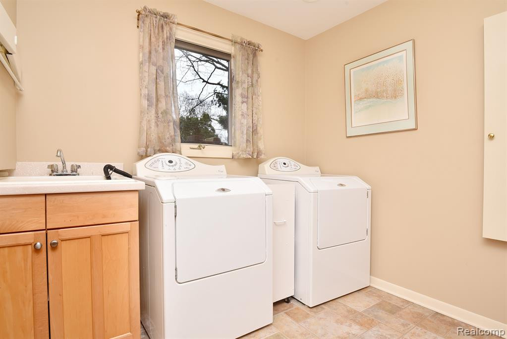 4837 Kew Court, Bloomfield Hills, MI 48301 — Photo 21