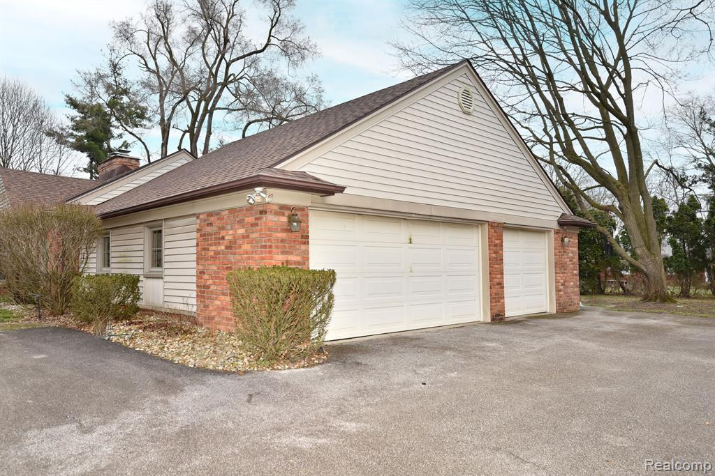 4837 Kew Court, Bloomfield Hills, MI 48301 — Photo 25
