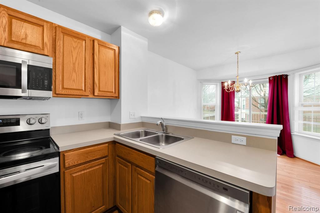 8699 IRONWOOD Drive, Van Buren, MI 48111 — Photo 6
