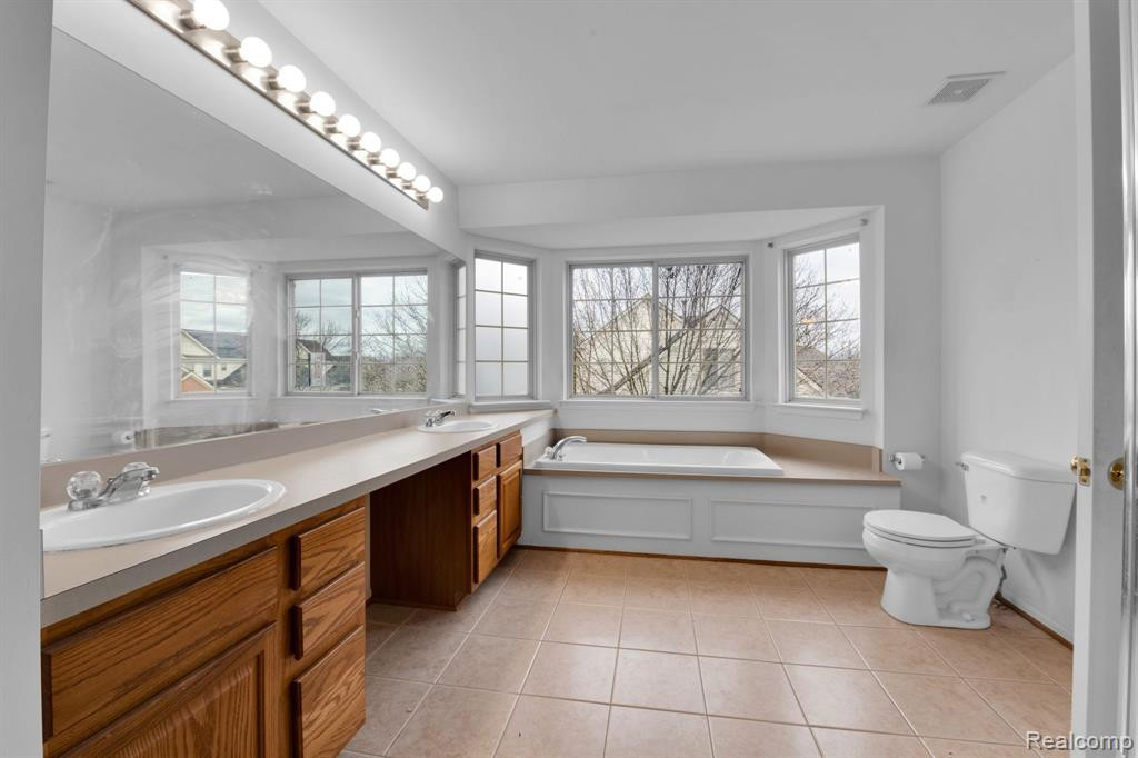 8699 IRONWOOD Drive, Van Buren, MI 48111 — Photo 13