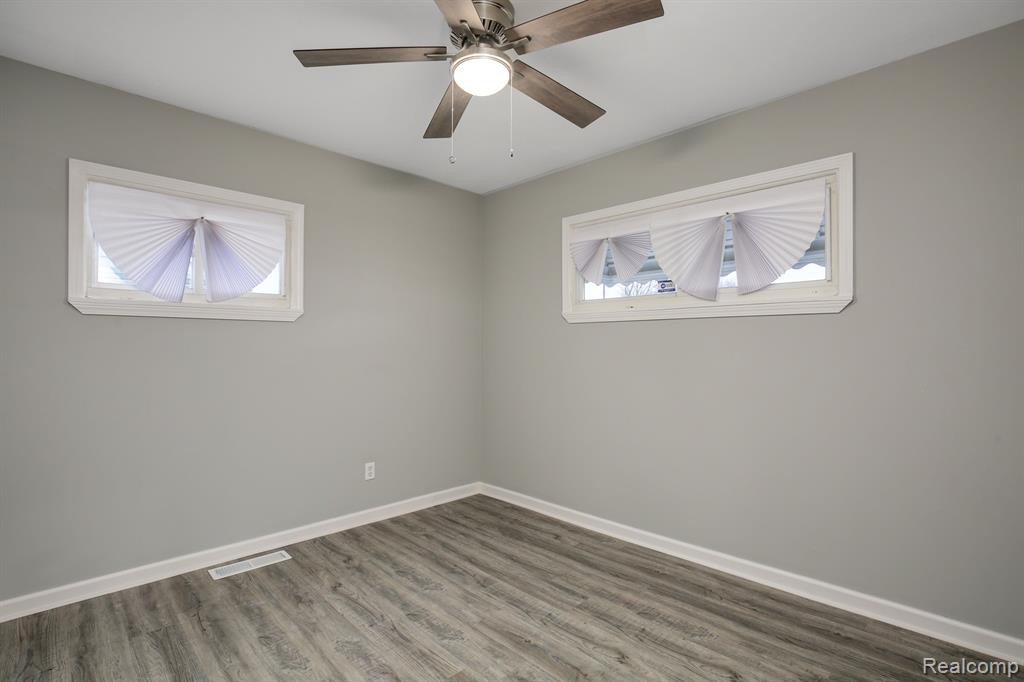 421 BURTON, Ypsilanti, MI 48197 — Photo 16