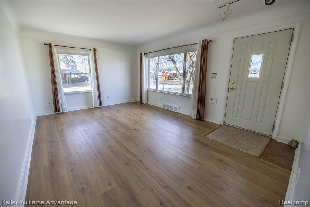 8504 DALE, Center Line, MI 48015 — Photo 5