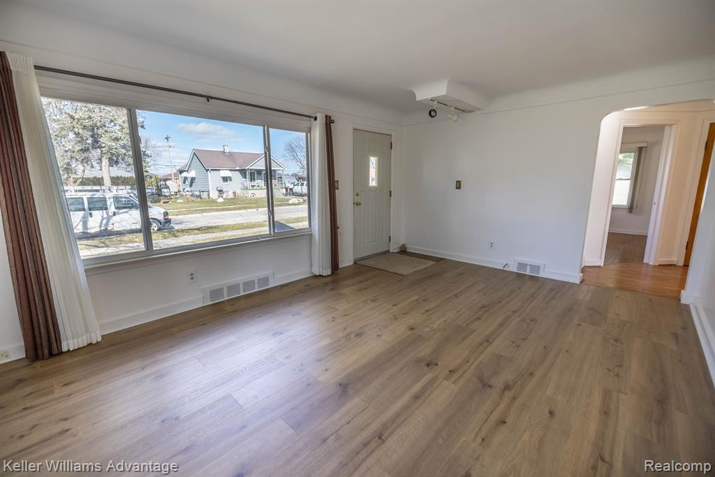 8504 DALE, Center Line, MI 48015 — Photo 6