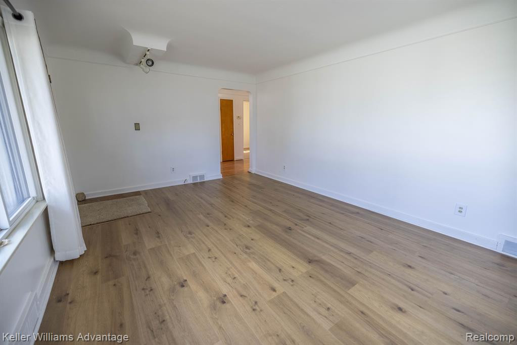 8504 DALE, Center Line, MI 48015 — Photo 7
