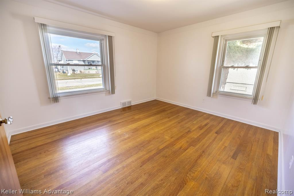 8504 DALE, Center Line, MI 48015 — Photo 9