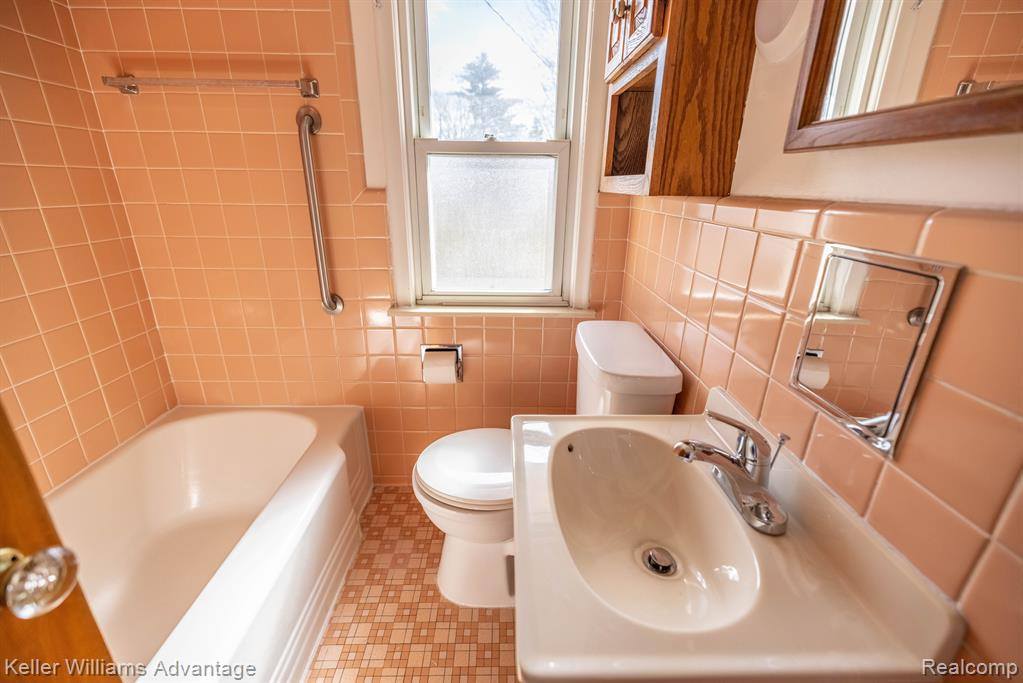8504 DALE, Center Line, MI 48015 — Photo 11