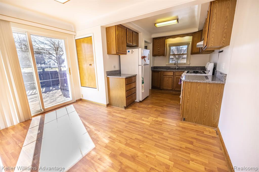 8504 DALE, Center Line, MI 48015 — Photo 12