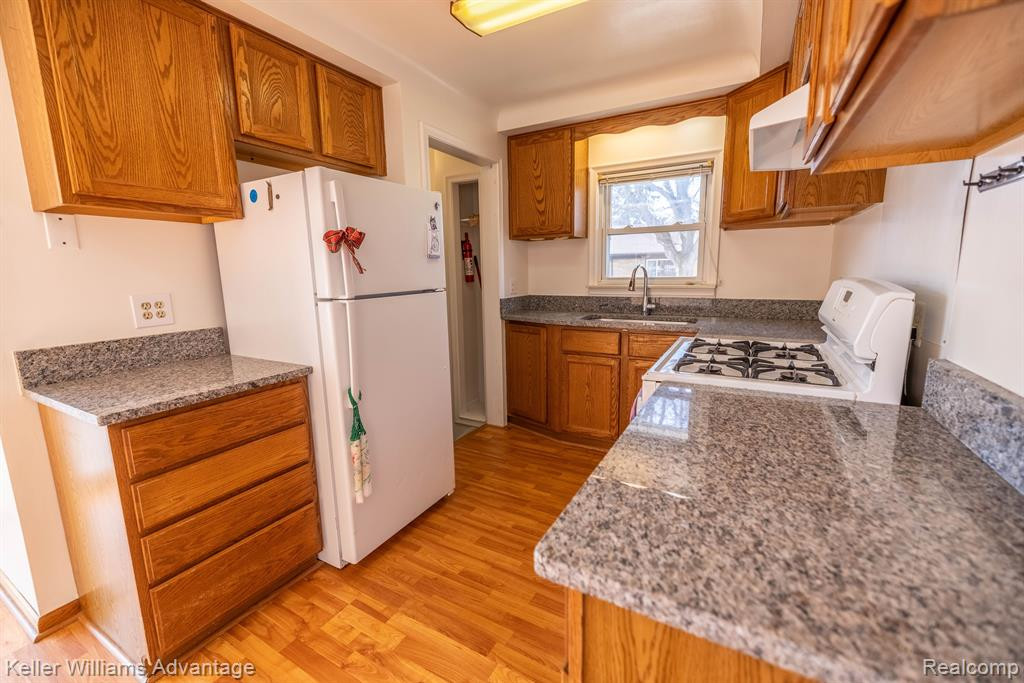 8504 DALE, Center Line, MI 48015 — Photo 13