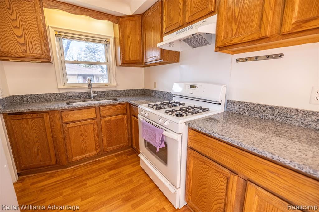 8504 DALE, Center Line, MI 48015 — Photo 14