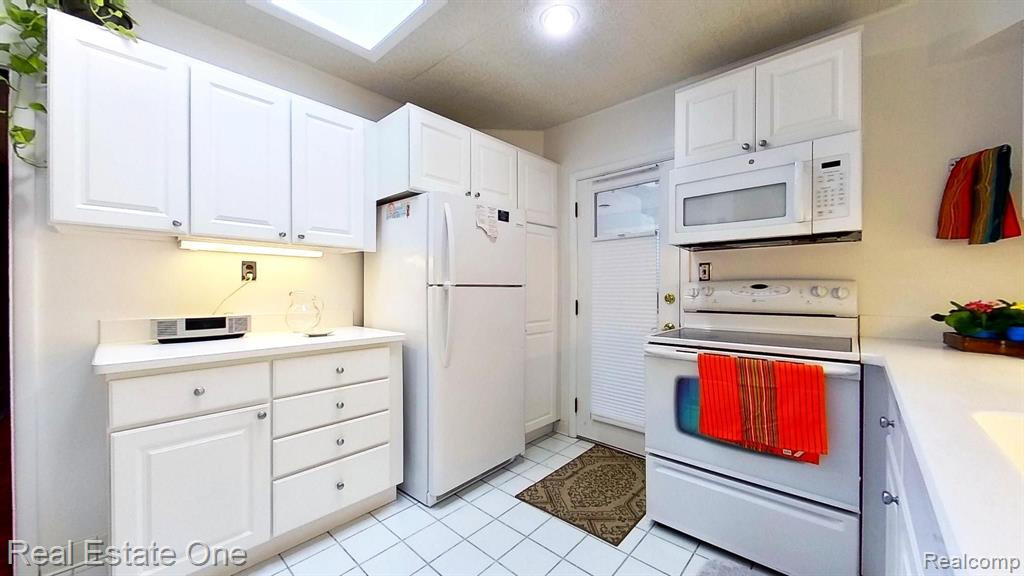 814 W MAIN Street, Northville, MI 48167 — Photo 11