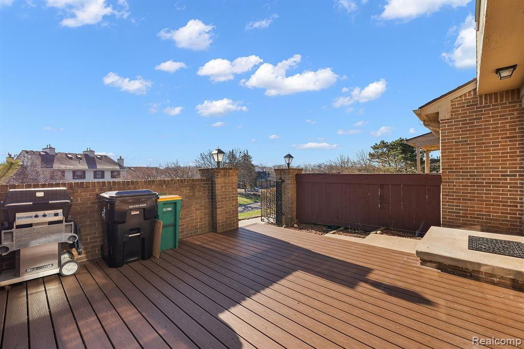 30998 Country, Farmington Hills, MI 48331 — Photo 3