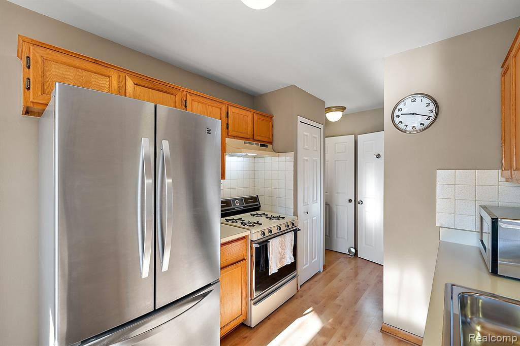 30998 Country, Farmington Hills, MI 48331 — Photo 9