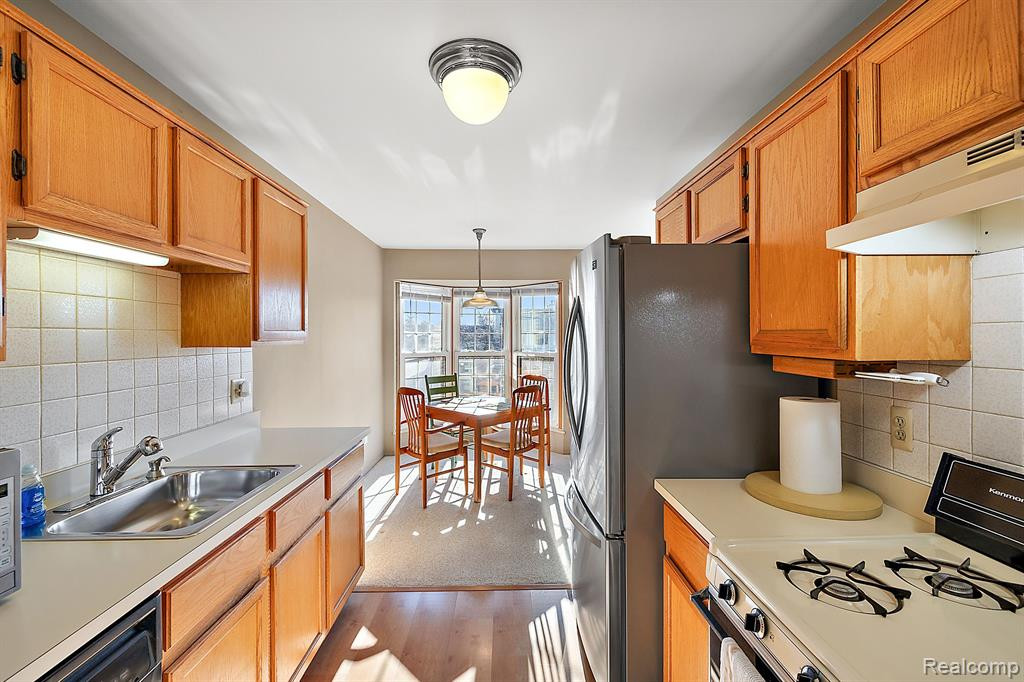 30998 Country, Farmington Hills, MI 48331 — Photo 10