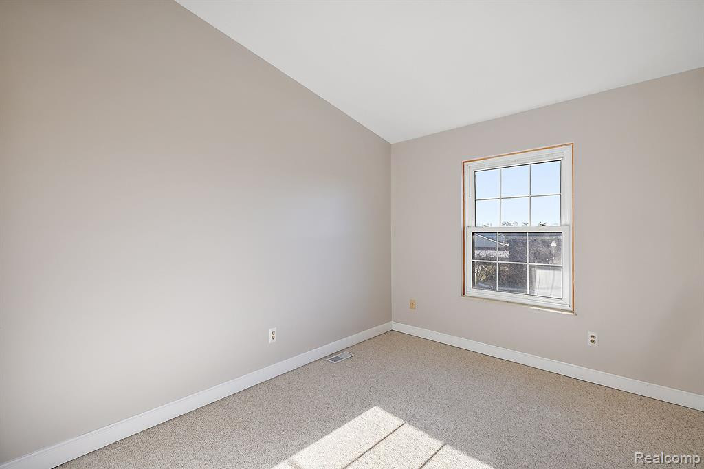 30998 Country, Farmington Hills, MI 48331 — Photo 13