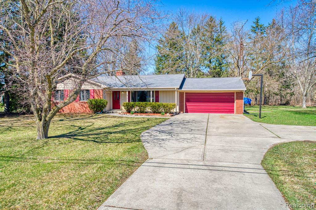 7326 REID Road, Swartz Creek, MI 48473 — Photo 2
