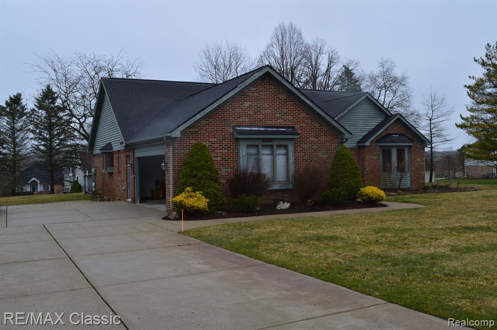 11269 HAMMERSTONE Drive, South Lyon, MI 48178 — Photo 3