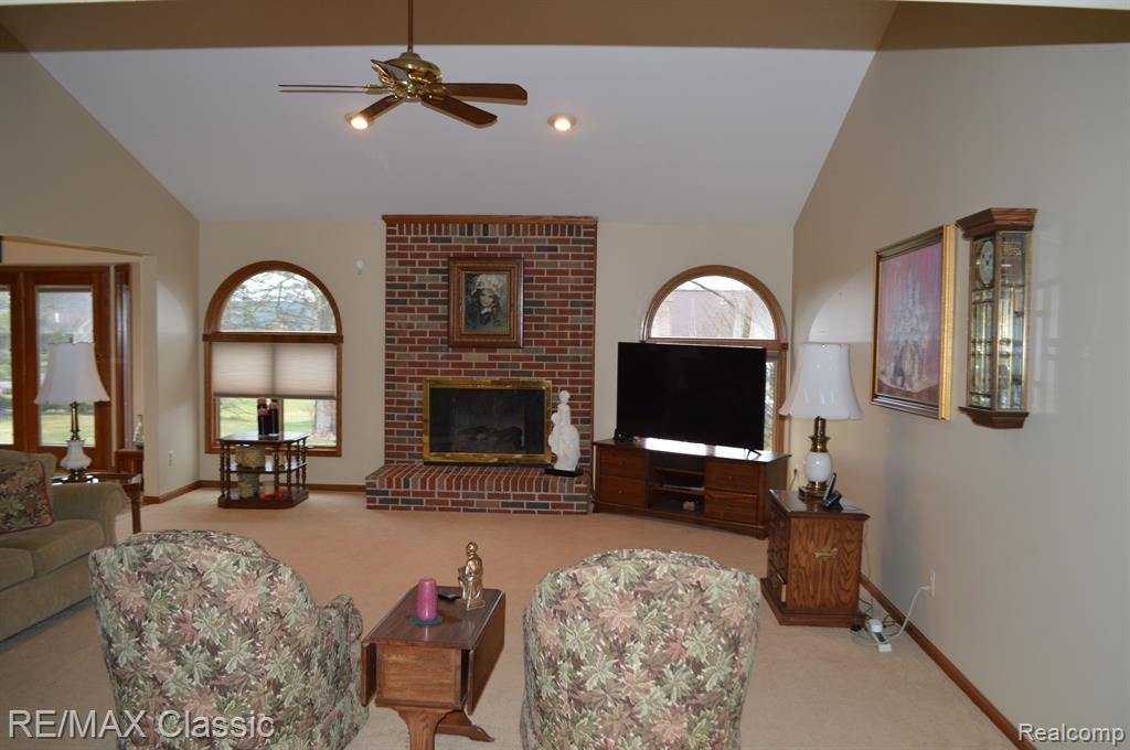11269 HAMMERSTONE Drive, South Lyon, MI 48178 — Photo 5
