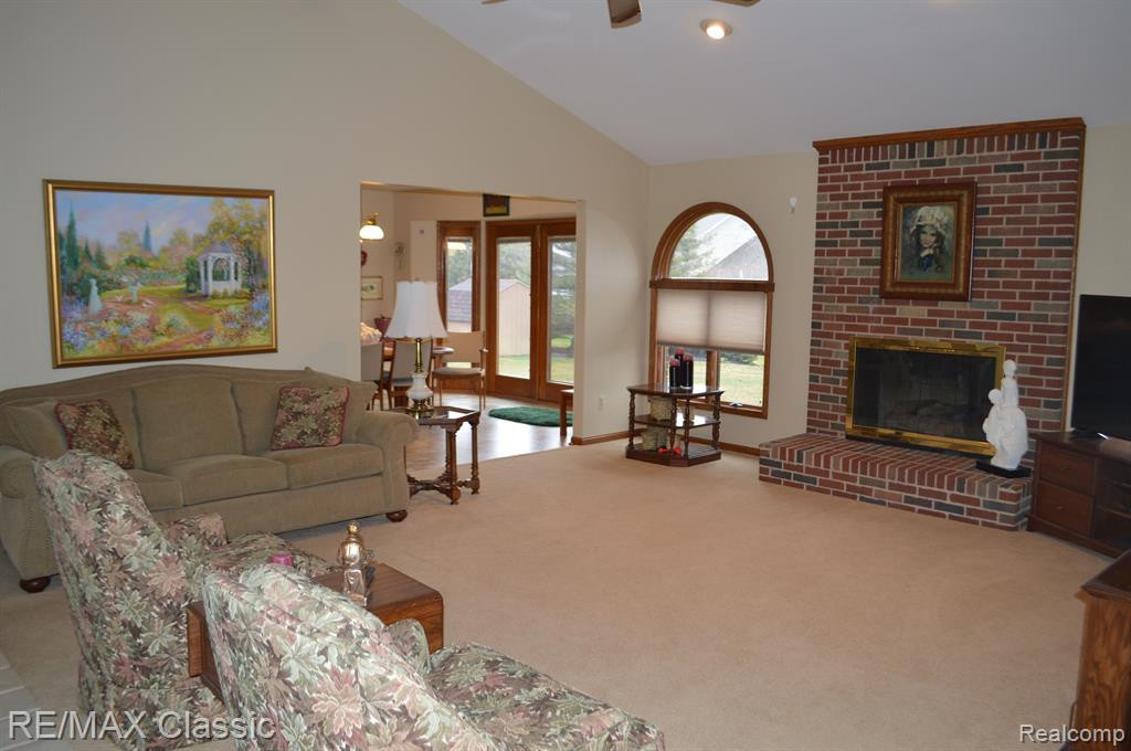 11269 HAMMERSTONE Drive, South Lyon, MI 48178 — Photo 6