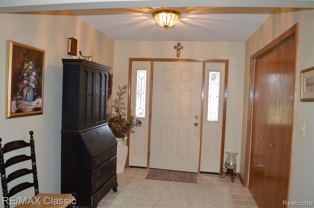 11269 HAMMERSTONE Drive, South Lyon, MI 48178 — Photo 9