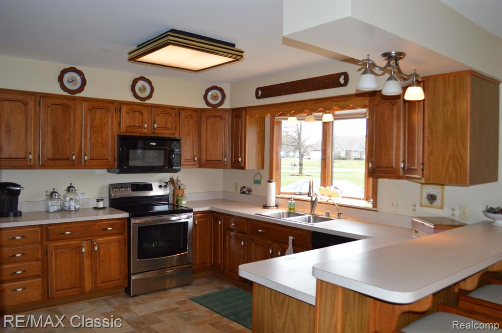 11269 HAMMERSTONE Drive, South Lyon, MI 48178 — Photo 11