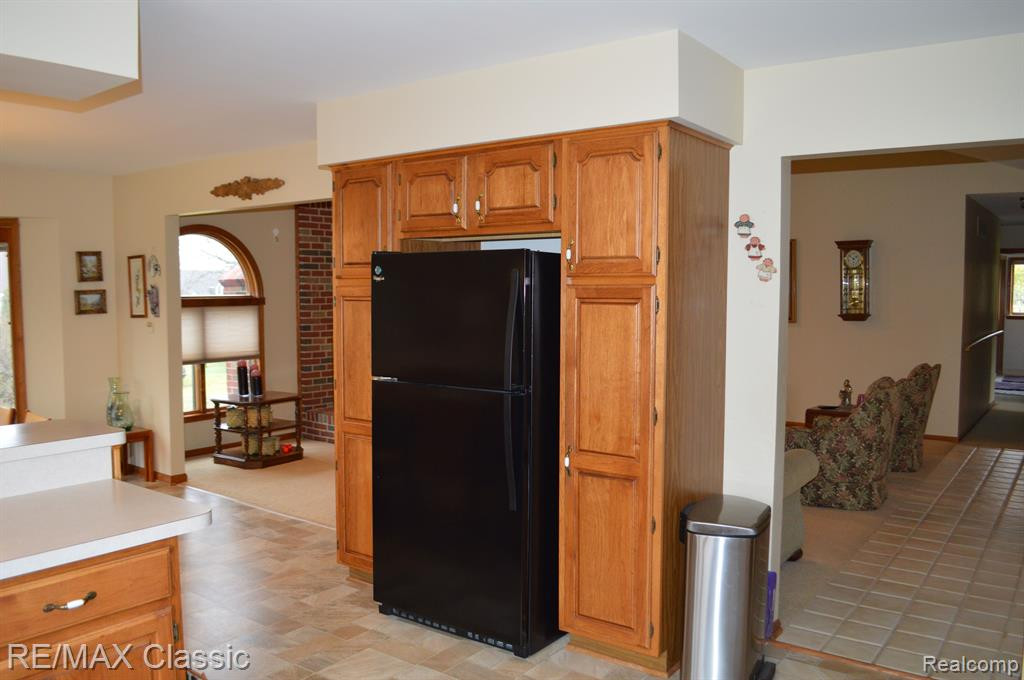 11269 HAMMERSTONE Drive, South Lyon, MI 48178 — Photo 13
