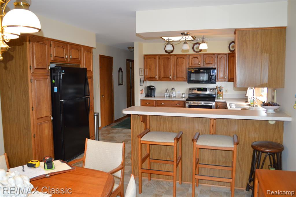 11269 HAMMERSTONE Drive, South Lyon, MI 48178 — Photo 14