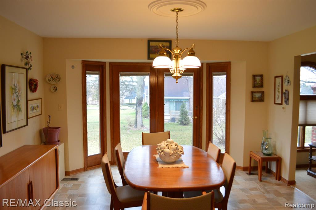 11269 HAMMERSTONE Drive, South Lyon, MI 48178 — Photo 16