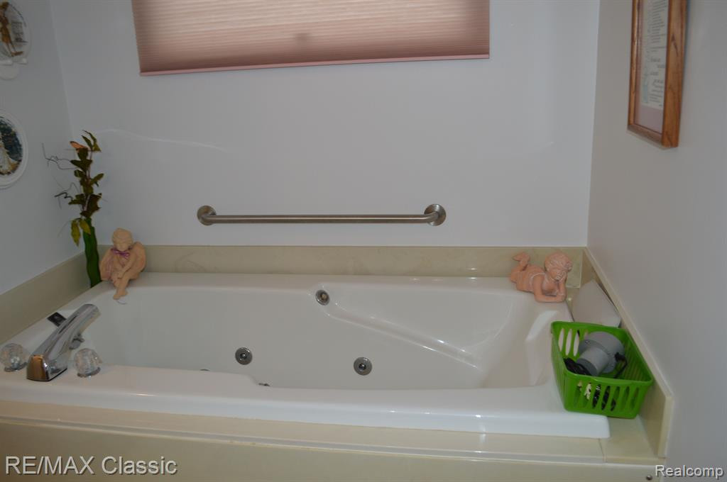 11269 HAMMERSTONE Drive, South Lyon, MI 48178 — Photo 34