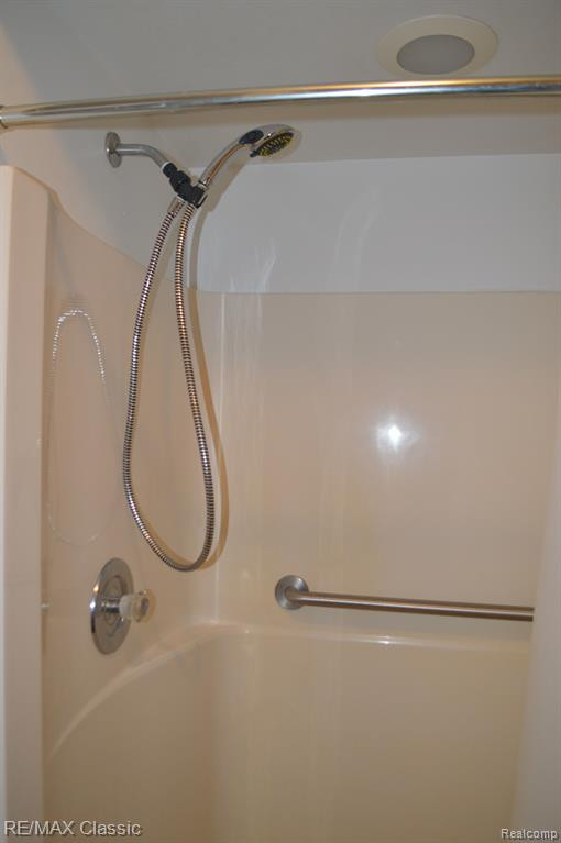 11269 HAMMERSTONE Drive, South Lyon, MI 48178 — Photo 35