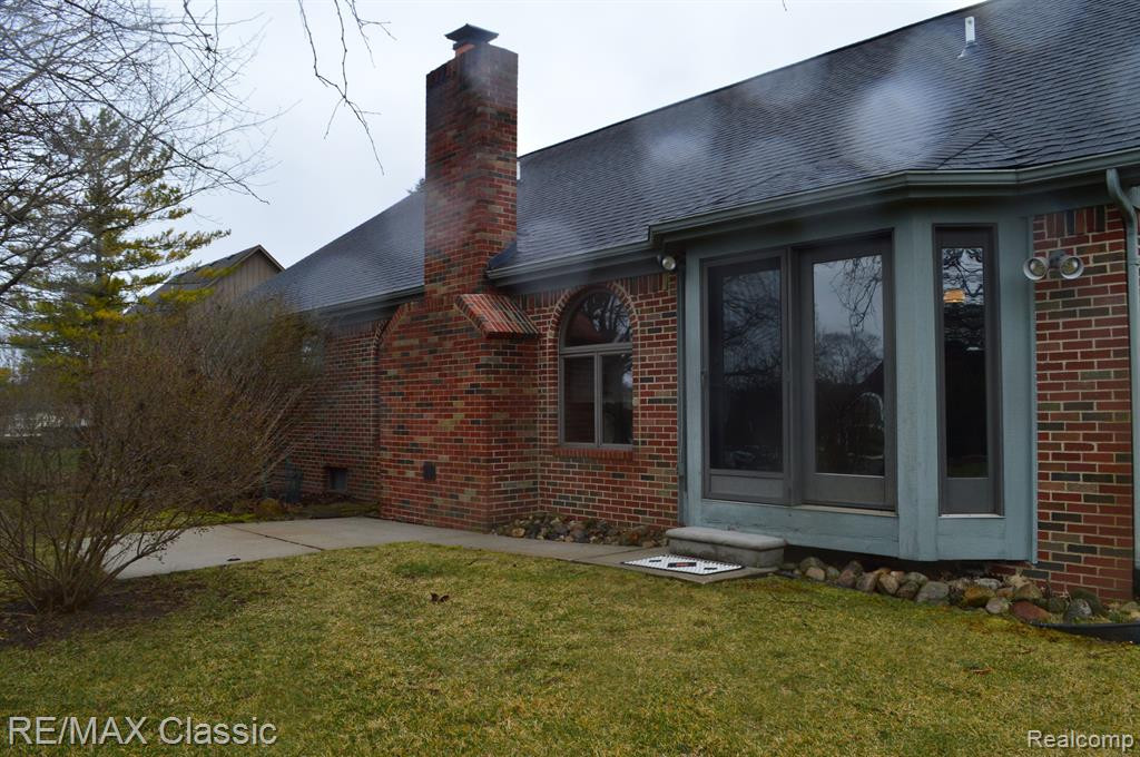 11269 HAMMERSTONE Drive, South Lyon, MI 48178 — Photo 38