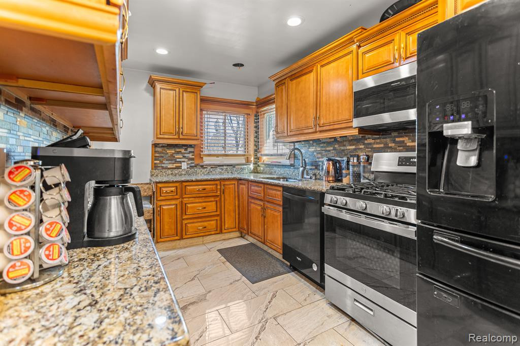 8184 VIRGIL Street, Dearborn Heights, MI 48127 — Photo 11