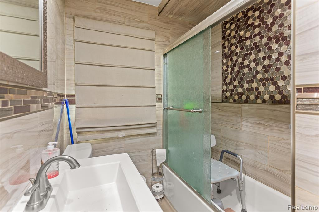 8184 VIRGIL Street, Dearborn Heights, MI 48127 — Photo 15