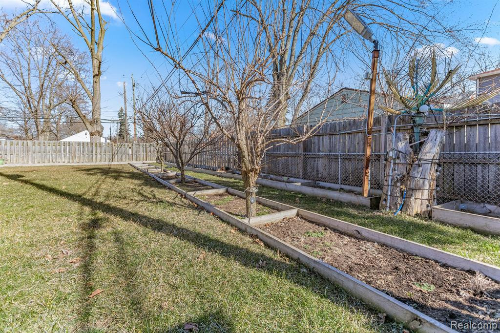 8184 VIRGIL Street, Dearborn Heights, MI 48127 — Photo 31